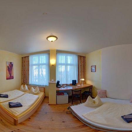 Pension Unicat Потсдам Экстерьер фото