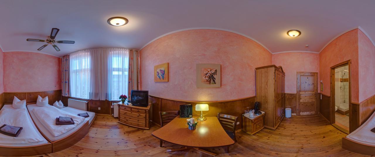 Pension Unicat Потсдам Экстерьер фото