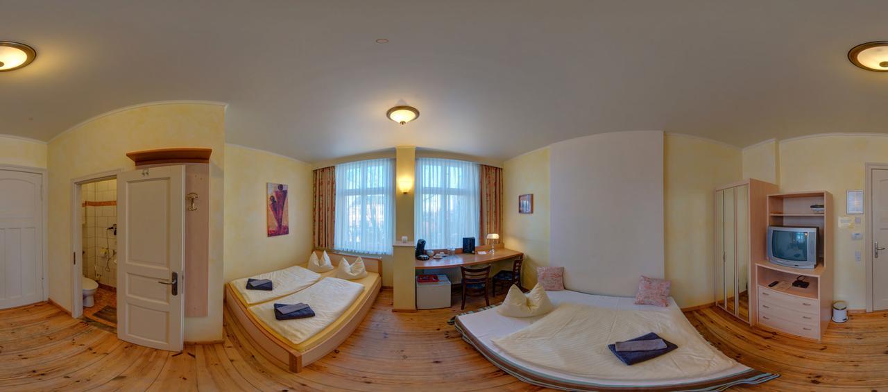 Pension Unicat Потсдам Экстерьер фото