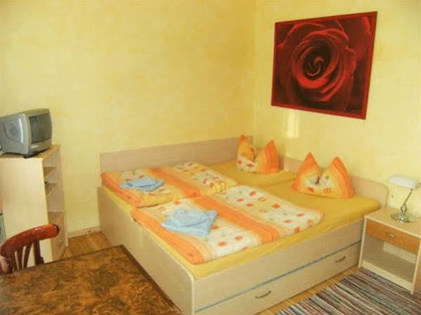 Pension Unicat Потсдам Экстерьер фото